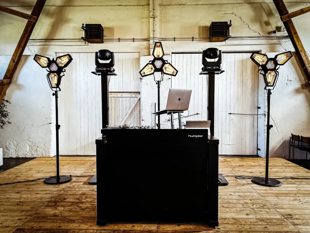 Jak zrobić stół DJ: 10 kroków do idealnego stanowiska