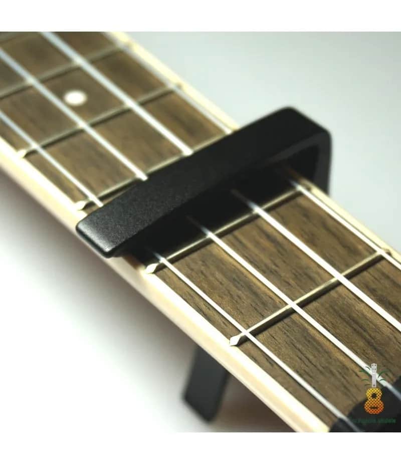 Jaki kapodaster do ukulele? Wybierz idealny i graj bez problemów